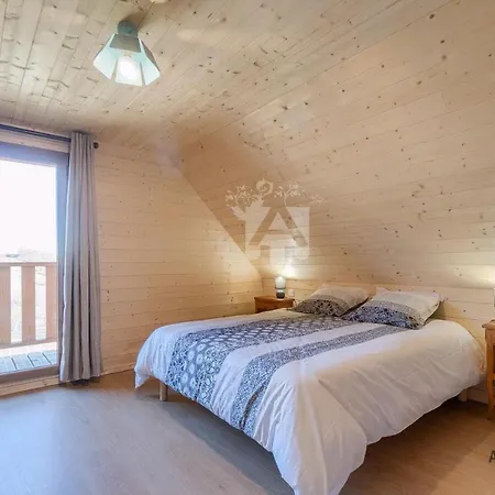 Holiday home Chalet L'estive Chambon-sur-Lac